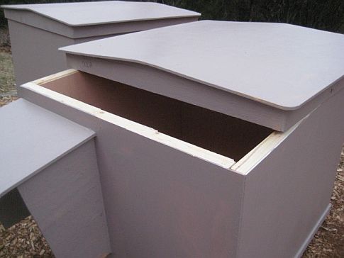 Habitat for Hounds is all about getting warm, insulated dog houses to dogs in need. Or, pay a pittance and get detailed plans to build your own.